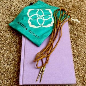 Kendra Scott necklace